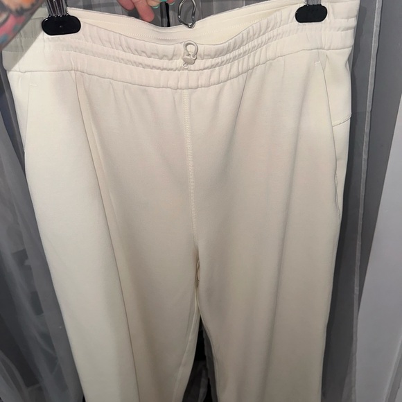 Lululemon cropped pants - Picture 3 of 3